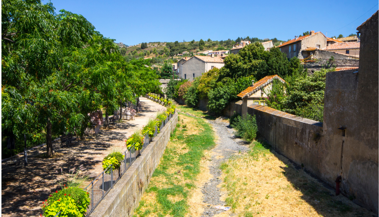 illustration du village de Caunes-Minervois © DR.