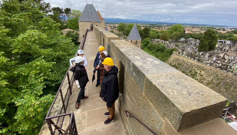 Visite de chantier des remparts de la Cité de Carcassonne en mai 2024 © Cyril Durand / L'Echo du Languedoc.